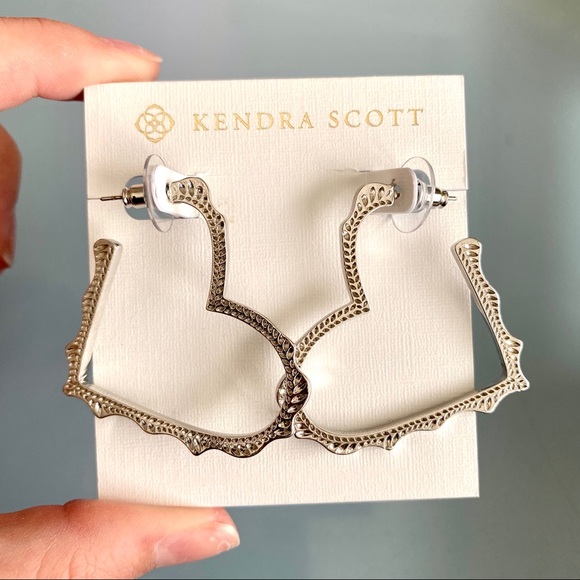 [SOLD] Sophee Heart Hoop Earrings In Silver - Picture 1 of 2